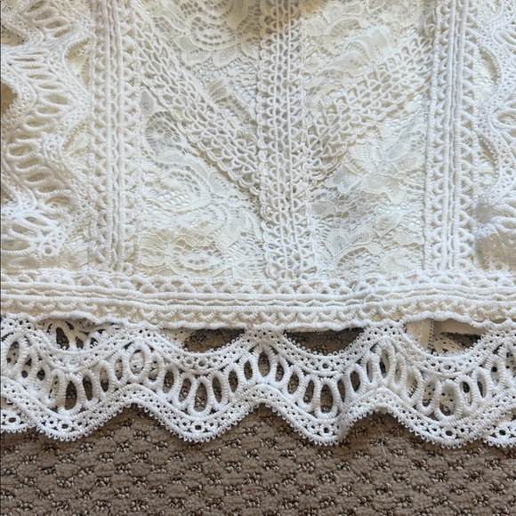 ‼️ White Lace Top ‼️ - Picture 3 of 4
